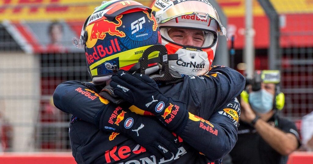Max Verstappen ve Sergio Perez, Kuçaklaşma